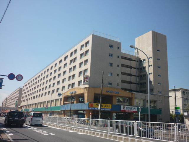 Shopping centre. Until Keikyu Sanimato 953m