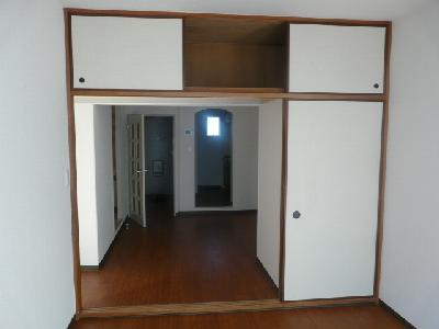Entrance. Easy-to-use storage wealth