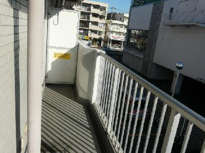 Balcony. Also Jose pat washing ☆ 