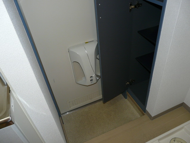 Entrance. It is with cupboard (* ^^) v