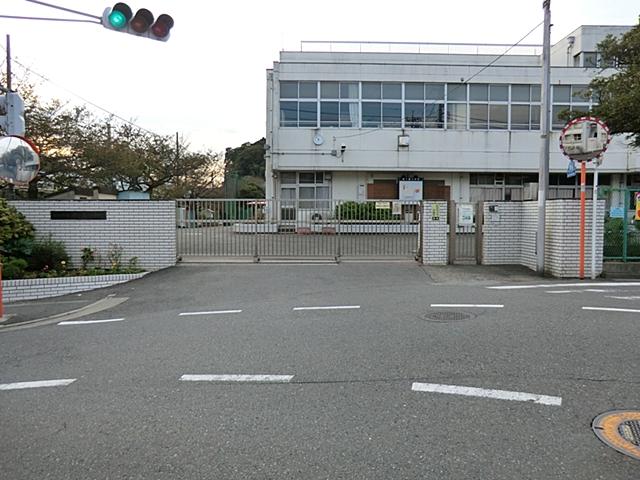 Primary school. Serakesaki until elementary school 940m