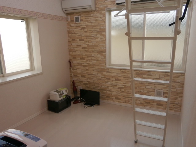 Living and room. Twice angle room