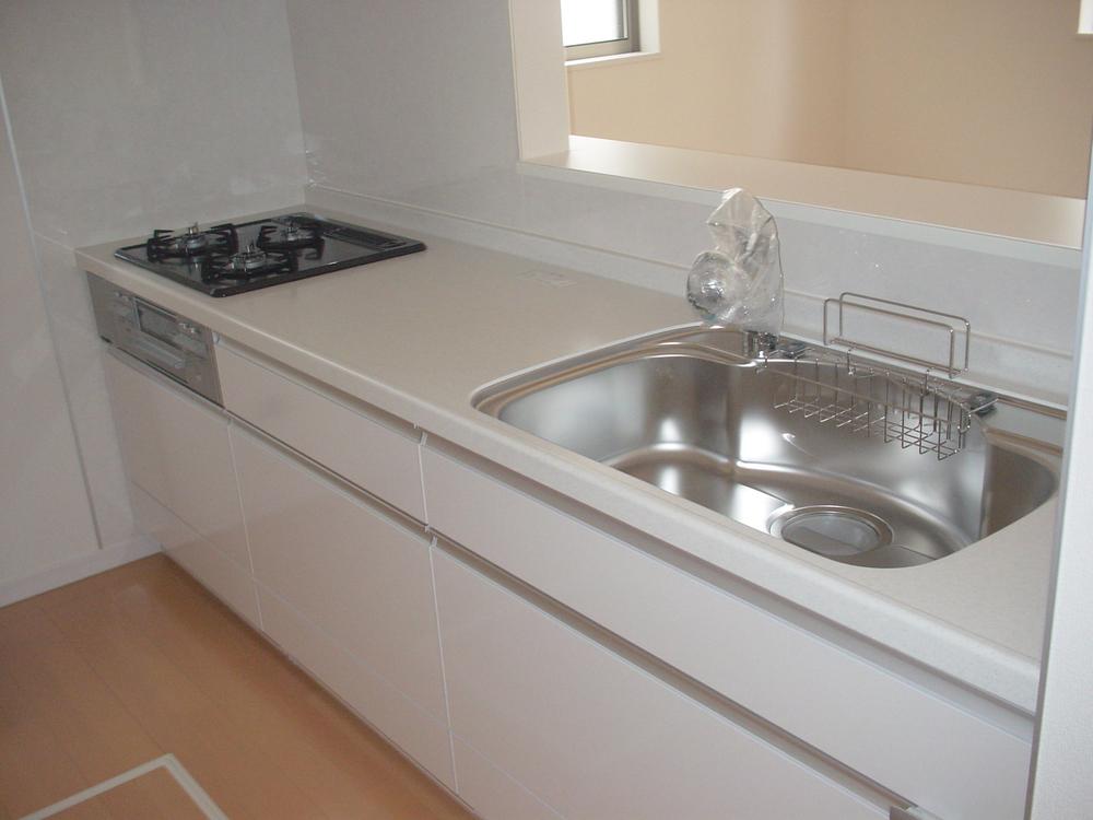 Same specifications photo (kitchen). This time dishwasher, Adopt the latest system kitchen water purifier built-in. 