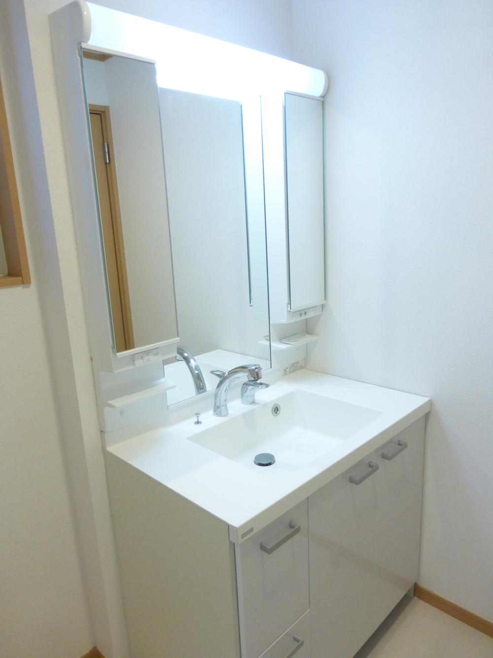 Wash basin, toilet. A Building Indoor (December 12, 2013) Shooting