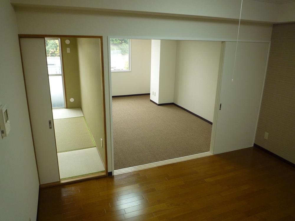 Living. It is also good as living together dining and Western-style