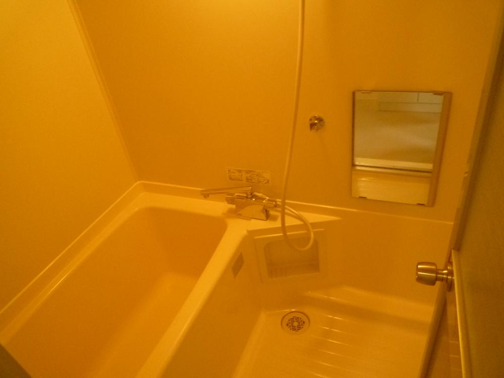 Bathroom. Please spend slowly in the bath