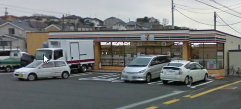 Convenience store. 600m to Seven-Eleven (convenience store)