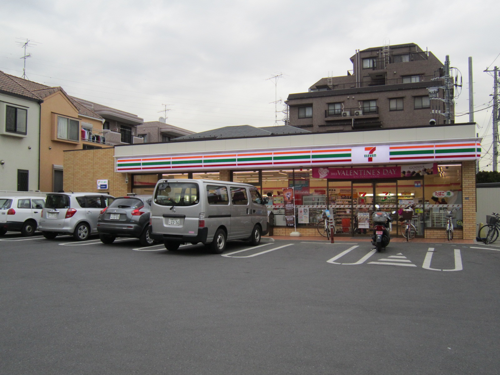 Convenience store. Seven-Eleven Yokohama Hiyoshi Miyamae store up (convenience store) 85m