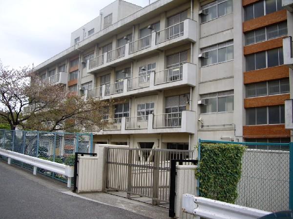 Primary school. Neoptile is about a 15-minute walk from the 1200m neoptile elementary school to elementary school. 