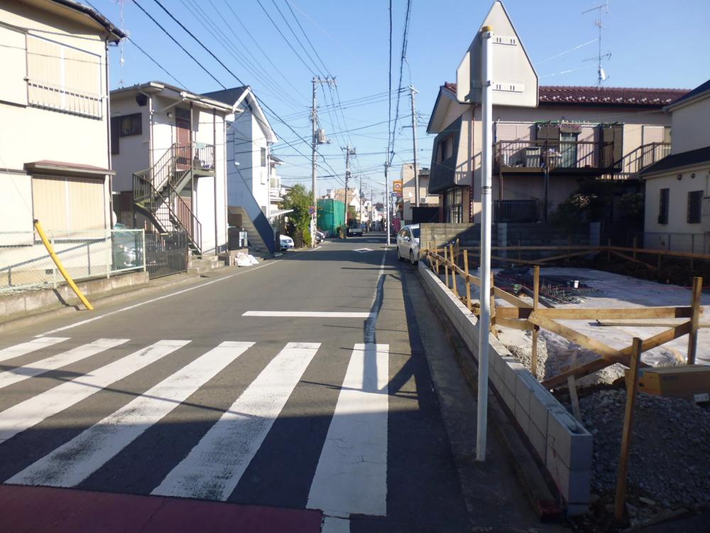 Local photos, including front road. Local shooting