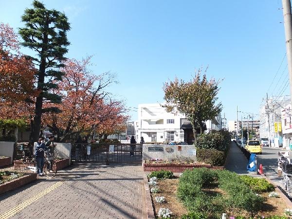 Primary school. Relieved to near 500m to Tsunashima elementary school