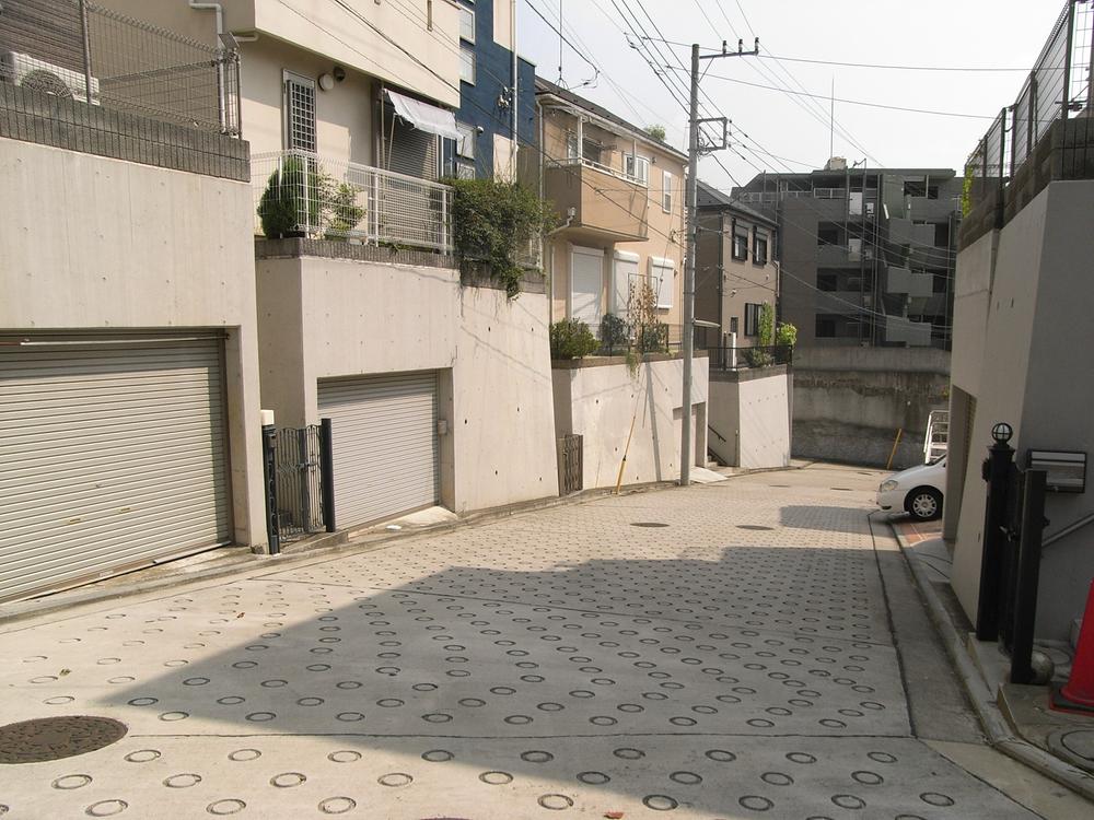 Local photos, including front road. Front road widely garage is also a breeze! E Building: local (08 May 2013) Shooting