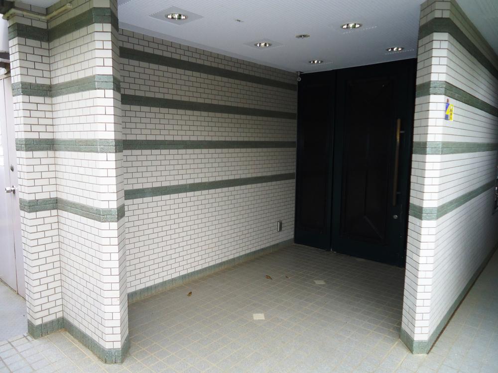 Entrance. Common areas