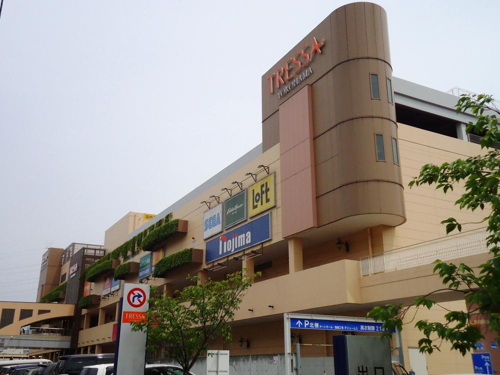 Shopping centre. Tressa to Yokohama 650m