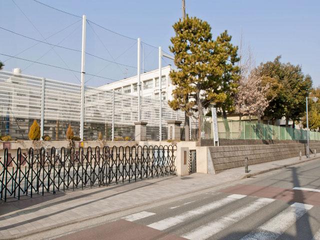 Primary school. 529m to Yokohama Municipal Tsunashimahigashi Elementary School