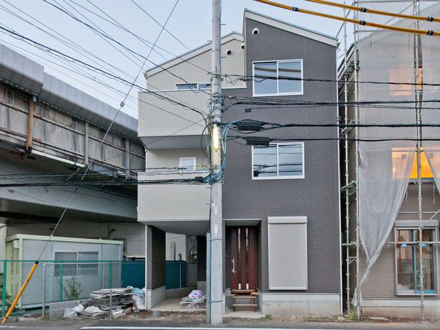 Local appearance photo. Local (11 May 2013) Shooting