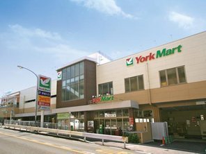 Supermarket. 1000m to York Mart (super)