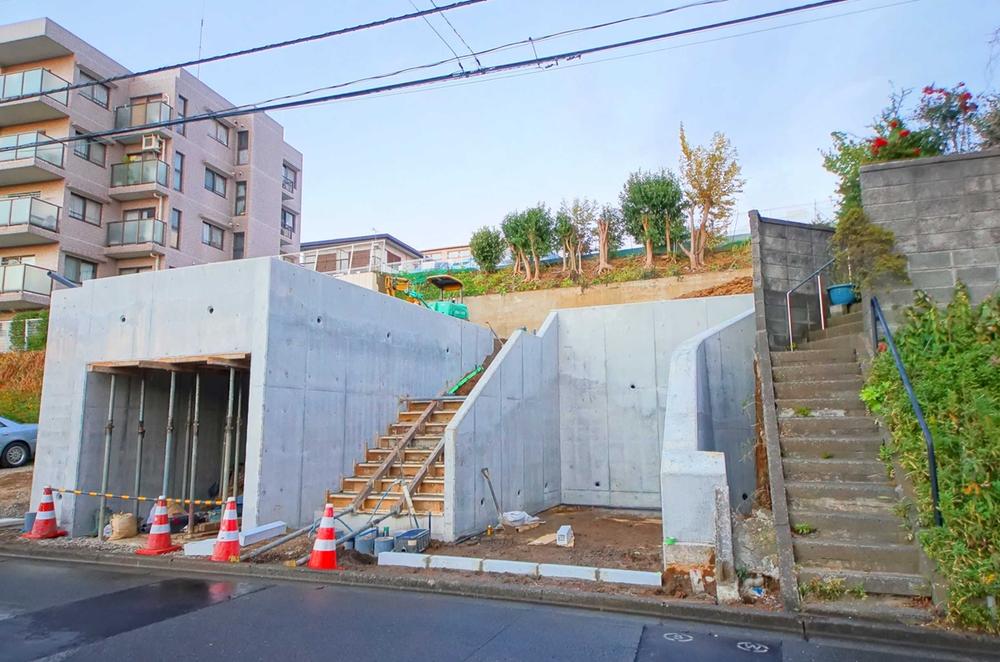 Local photos, including front road. Local (12 May 2013) Shooting, Architecture of the building is yet to come.