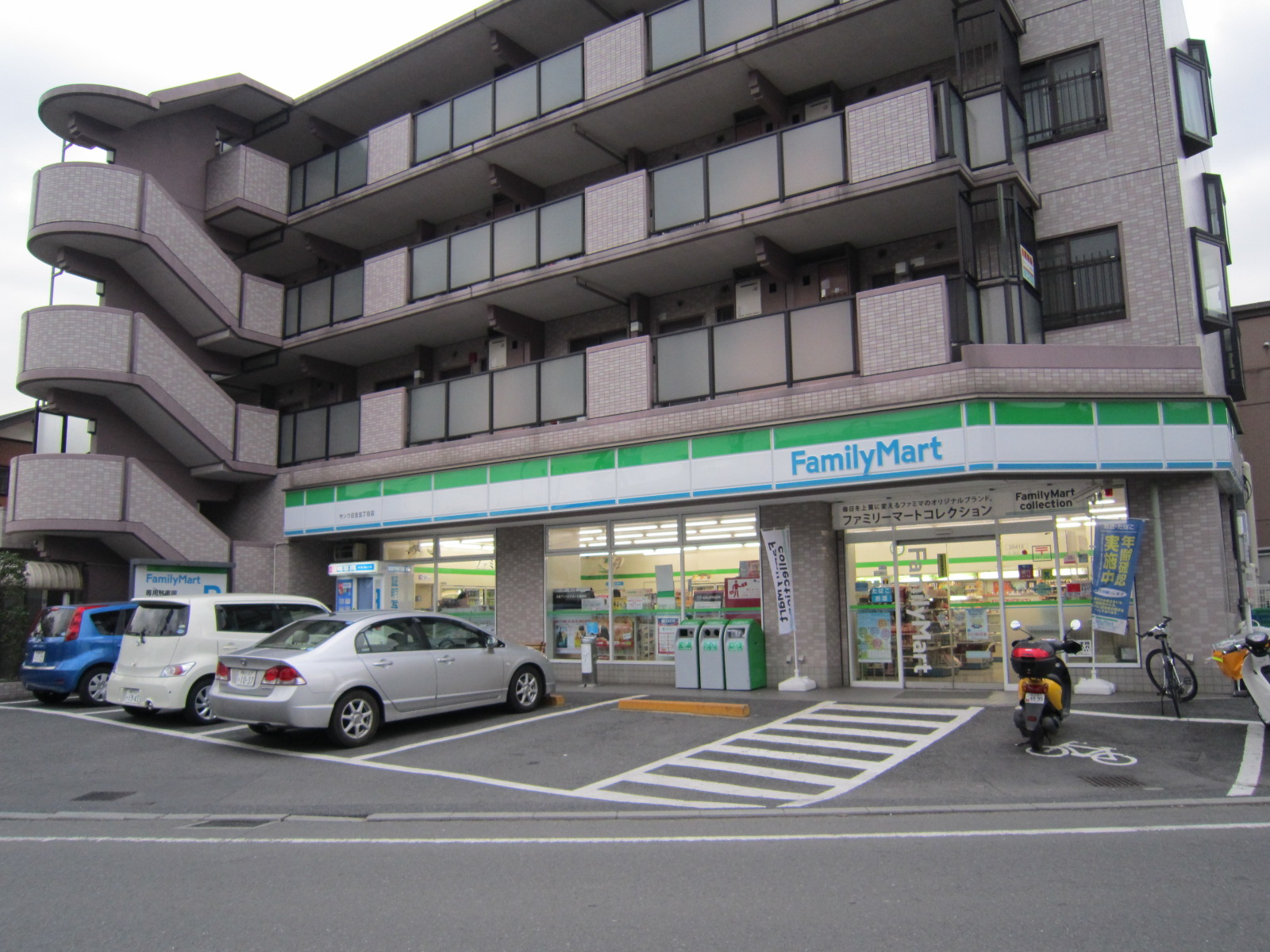 Convenience store. FamilyMart Sanwa Hiyoshi 5-chome up (convenience store) 306m