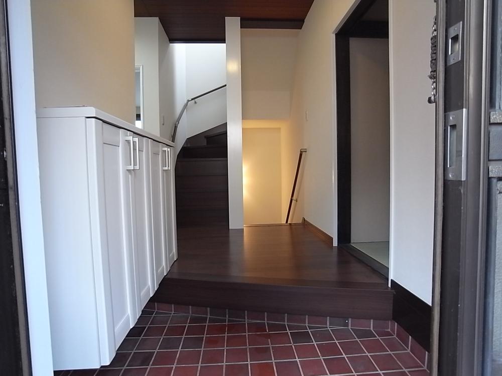 Entrance. It is widely and open-minded entrance.