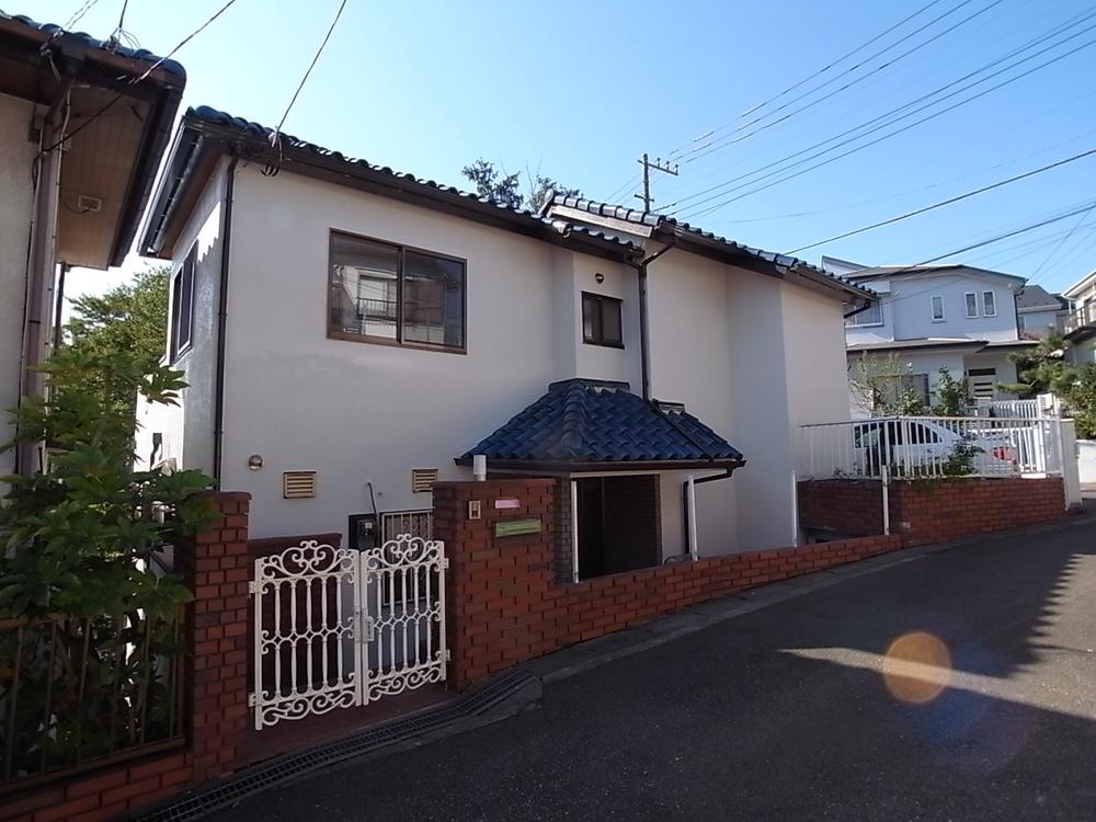 Local appearance photo. It is a quiet residential area in the green leaves. Day is also good in the south Hinadan. Local (11 May 2013) Shooting