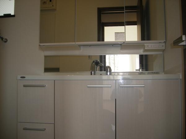 Wash basin, toilet. Indoor (10 May 2013) Shooting