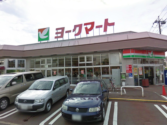 Supermarket. York Mart Okurayama 400m to the store (Super)