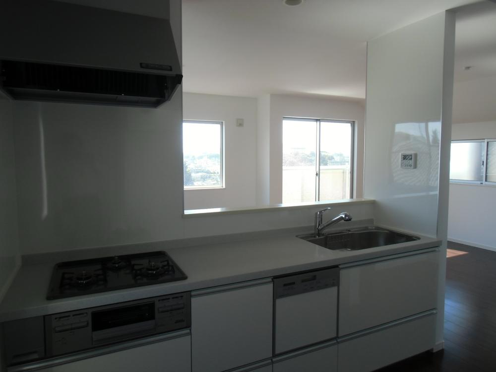 Kitchen. It is a popular face-to-face kitchen!