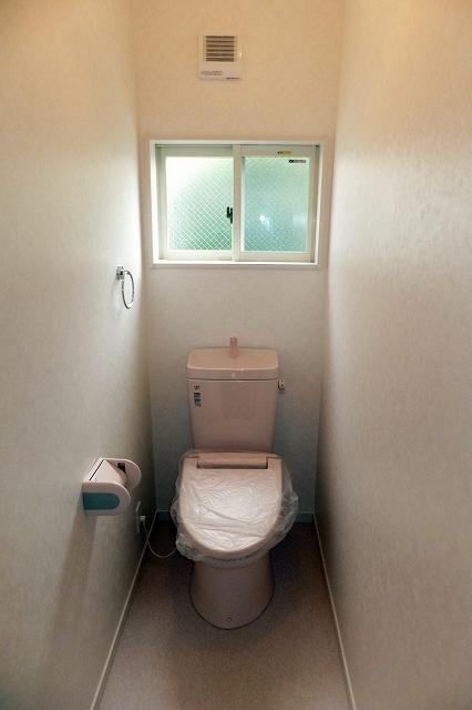 Toilet. Indoor (July 14, 2013) Shooting