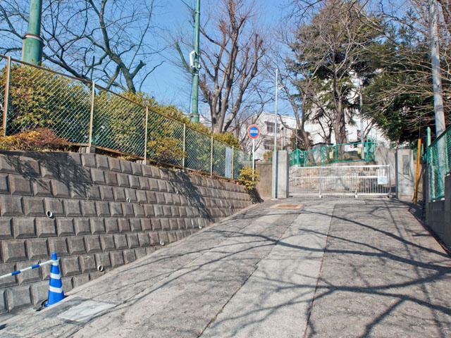 Primary school. Yokohama Municipal Kikuna 300m up to elementary school