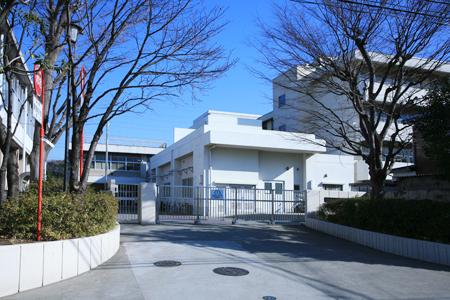 Primary school. Yokohama Municipal Shin'yoshida 249m until the second elementary school