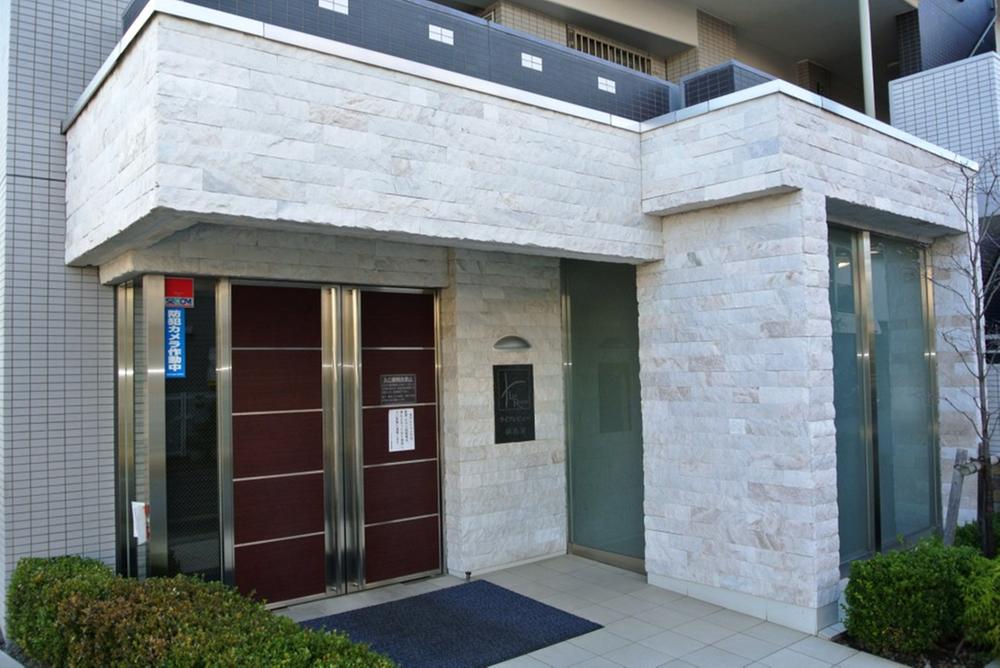 Entrance. Common areas