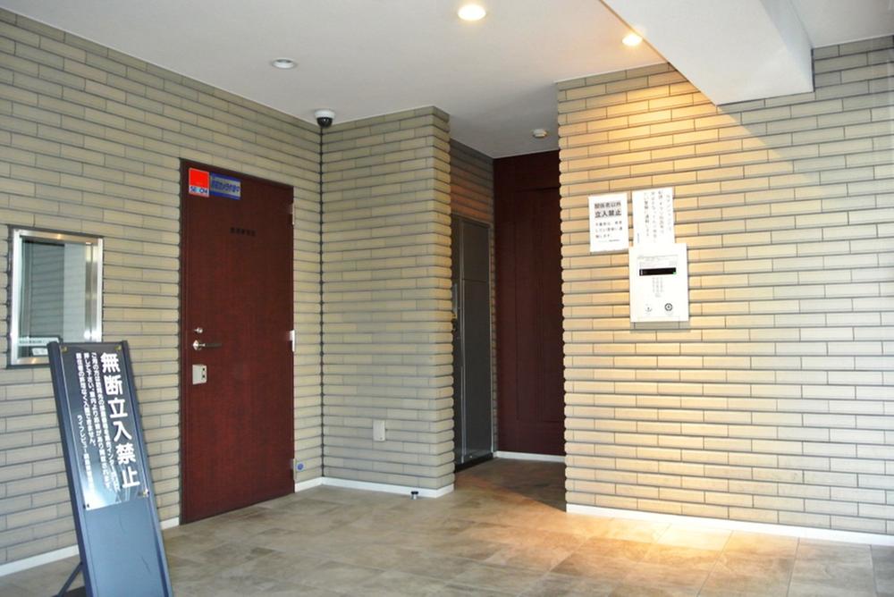 Entrance. Common areas