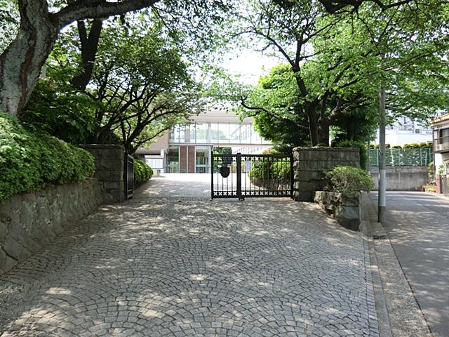 Other local. About to Keio University usually part junior high school 940M