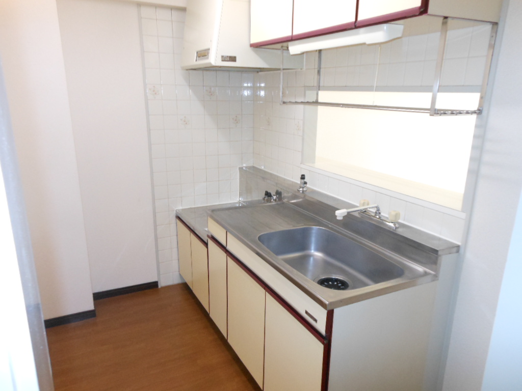 Kitchen. Two-burner gas stove is installed Allowed face-to-face kitchen