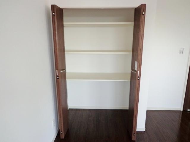 Living. Living storage