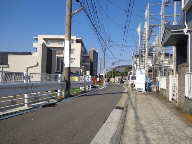 Local photos, including front road. Frontal road