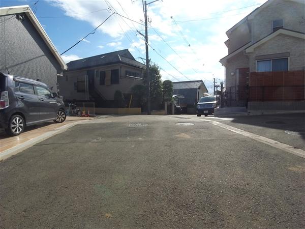 Local photos, including front road. Front road 2013 / 10 shooting