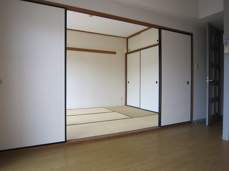 Living and room. Remove the sliding door it can also be used as 1LDK