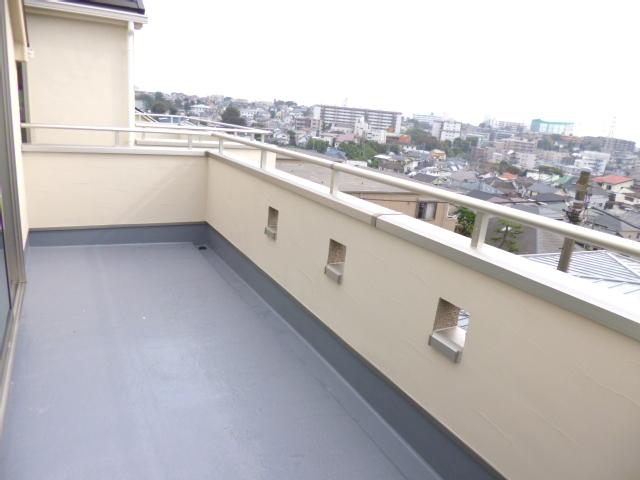 Balcony. 3 Building second floor balcony (November 2013) Shooting