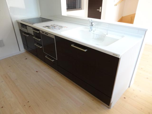 Kitchen. Indoor (12 May 2013) Shooting