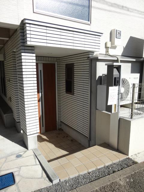 Entrance. Local (12 May 2013) Shooting