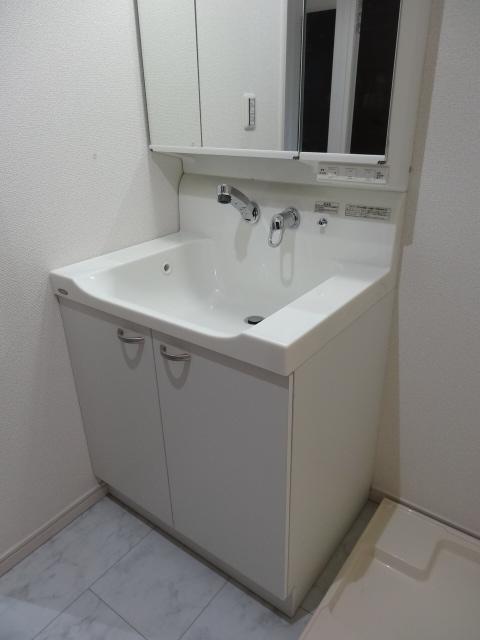 Wash basin, toilet. Indoor (12 May 2013) Shooting