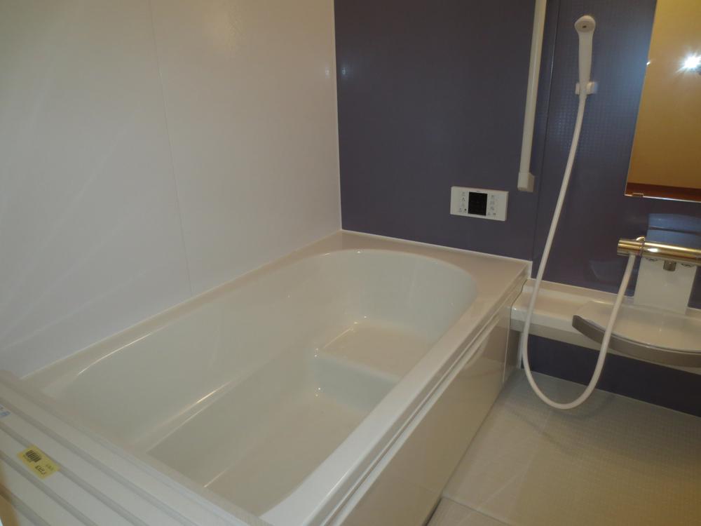 Bathroom. Bathroom (April 2013) Shooting It is very spacious bathroom! Of course with bathroom dryer!