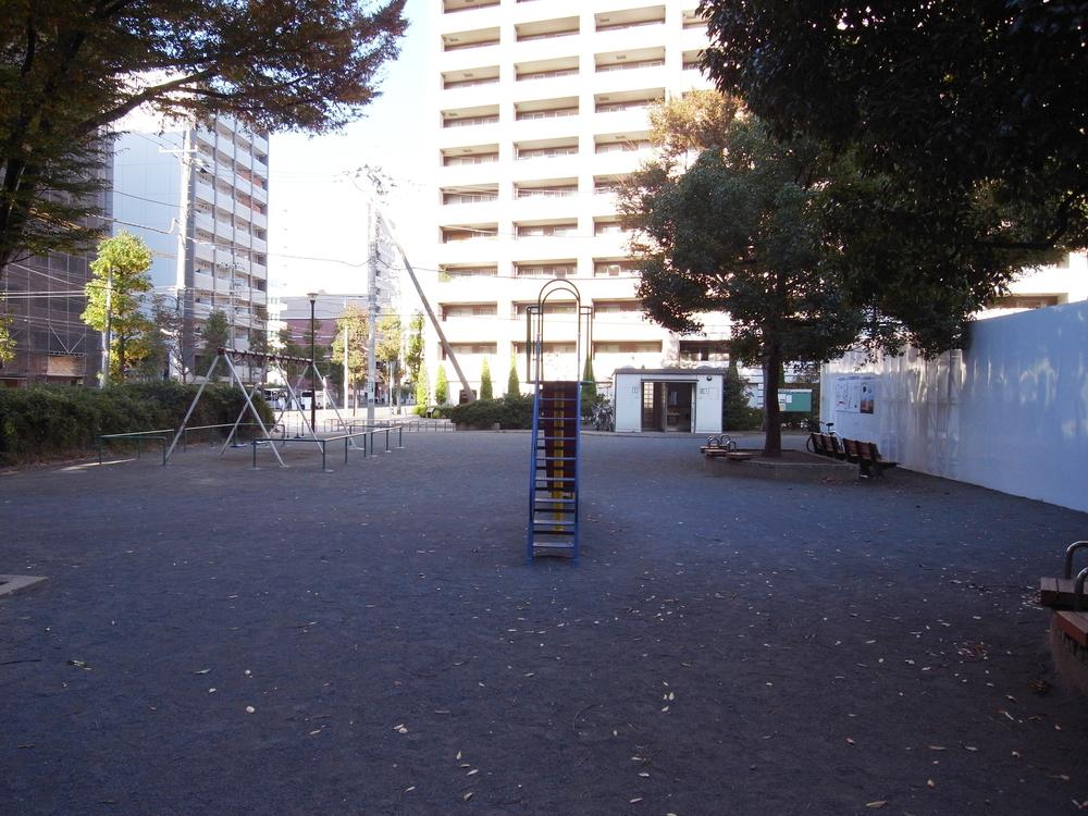 park. 10m to Shin-Yokohama first park