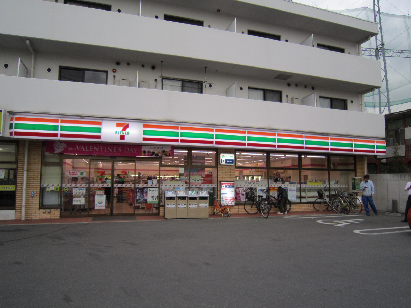 Convenience store. 90m to Family Mart (convenience store)