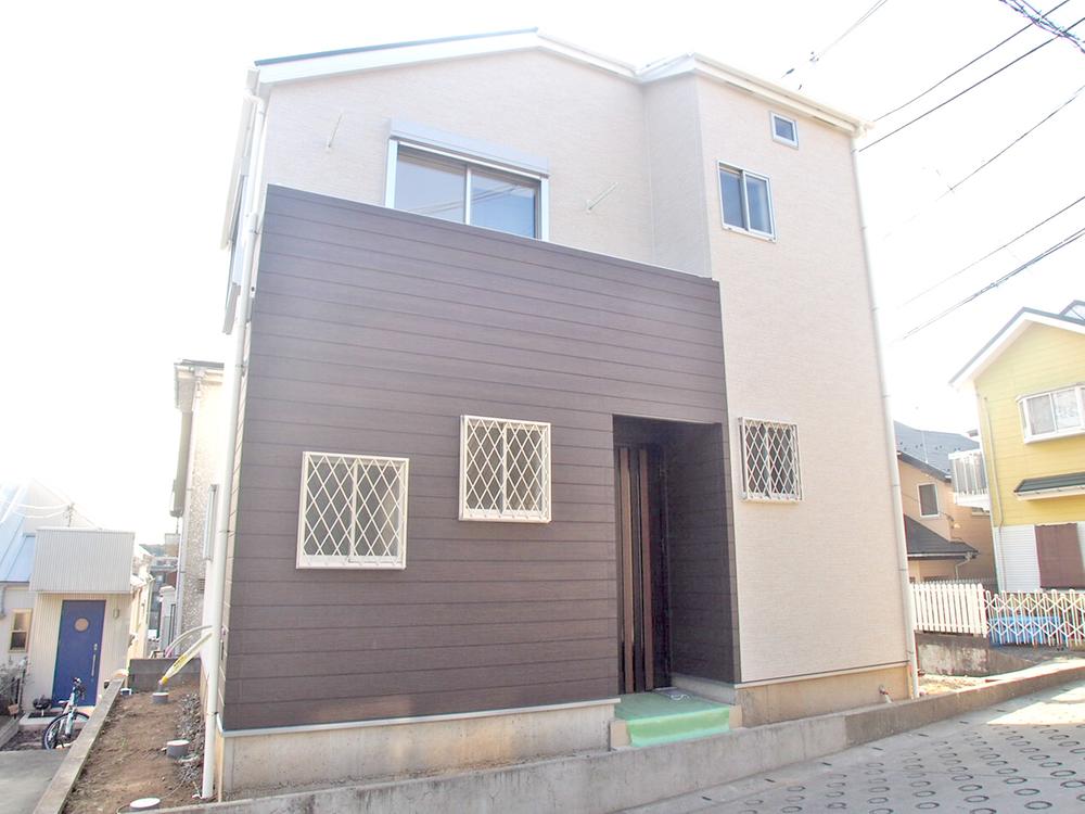 Local appearance photo. Local (11 May 2013) Shooting