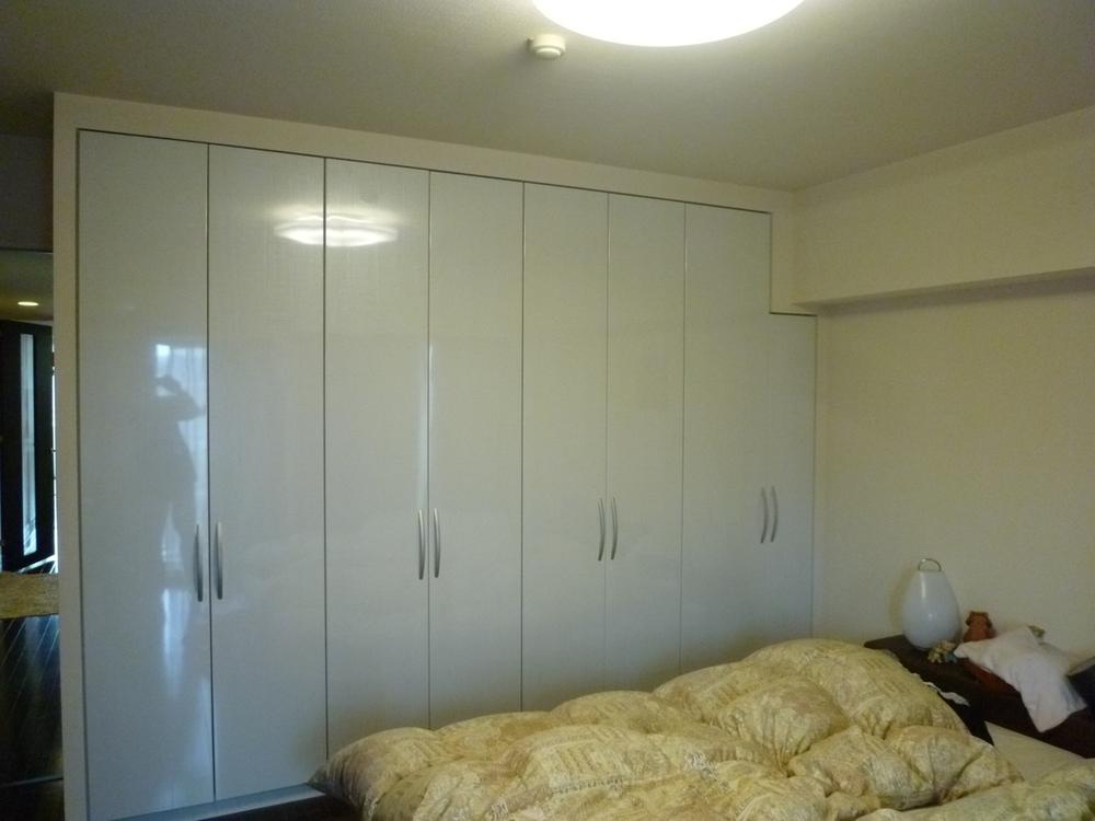 Non-living room. The main bedroom + large closet