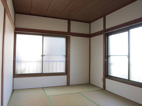 Living and room. Before Japanese-style room / Ventilation is good bright two-plane daylight