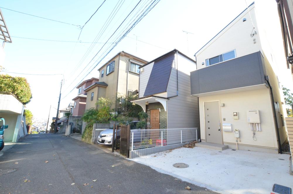 Local photos, including front road. A quiet residential area in the hill blowing through the refreshing breeze!